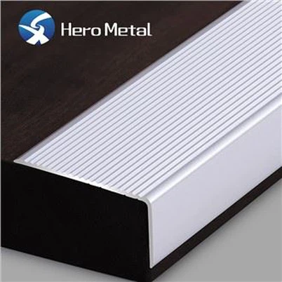 স্টেইনলেস স্টীল সিঁড়ি ফিতে প্রোফাইল